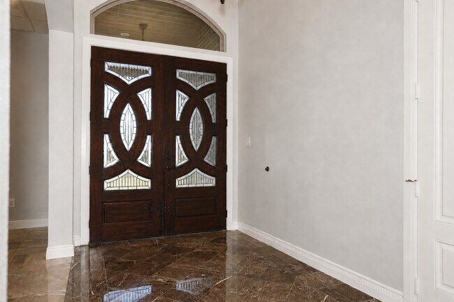 Foto del edificio - 527 Lily Ln