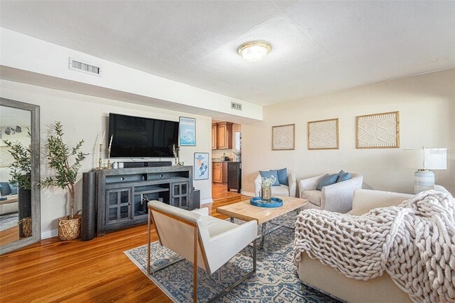 Building Photo - 4307 S Thatcher Ave