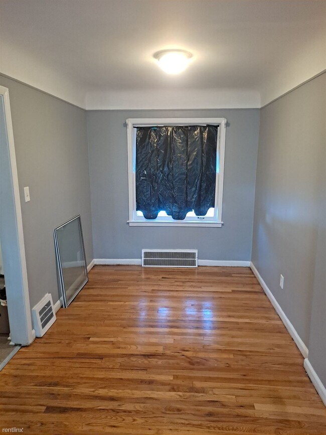 Building Photo - 2 br, 1 bath Duplex - 11351 Greiner St