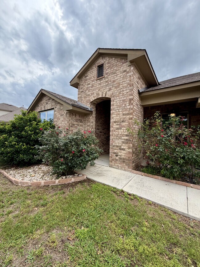 Building Photo - 646 Ridge Lawn Dr