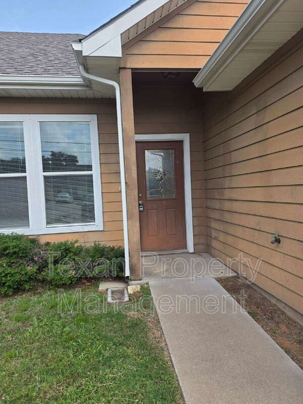 Building Photo - 3712 Mandy Dr
