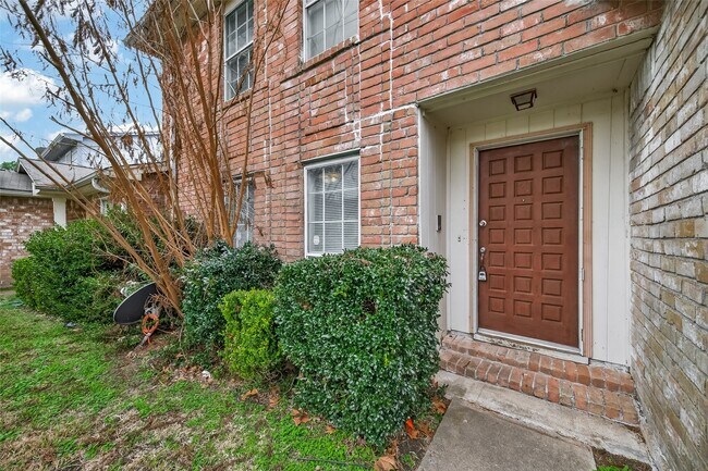 Building Photo - 6375 S Briar Bayou Dr