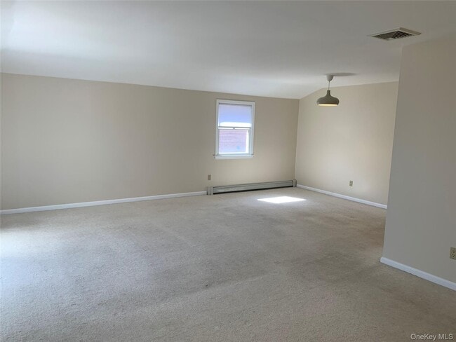 Foto del edificio - 57-48 256th St