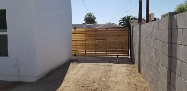 Foto del edificio - 2334 N Evergreen St