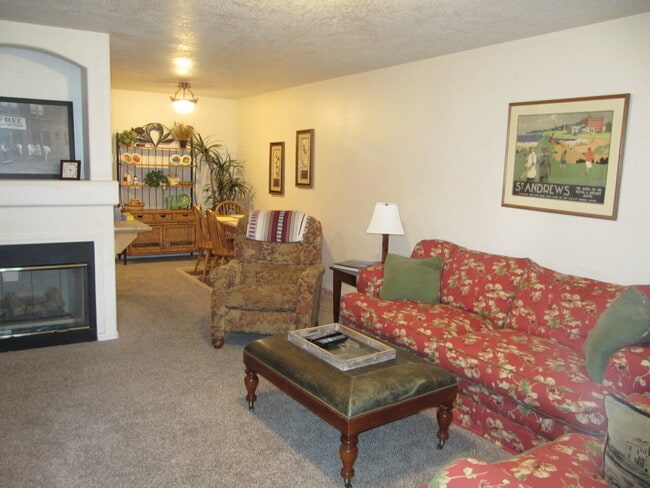 Building Photo - "2-Bedroom Condo Retreat in Saint George -...