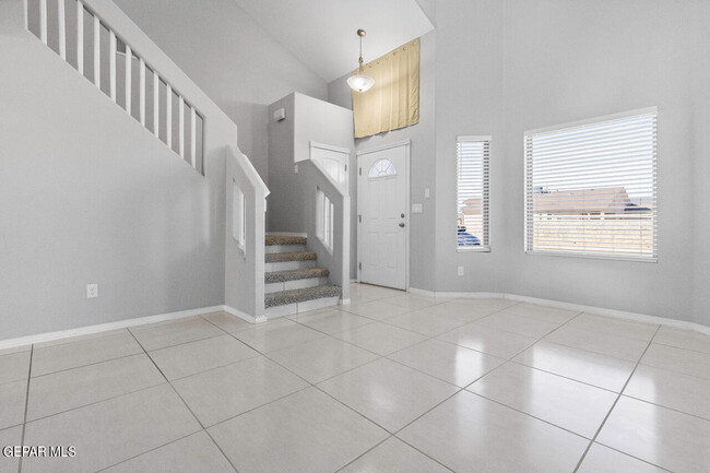 Building Photo - 11501 Leonor Duran St