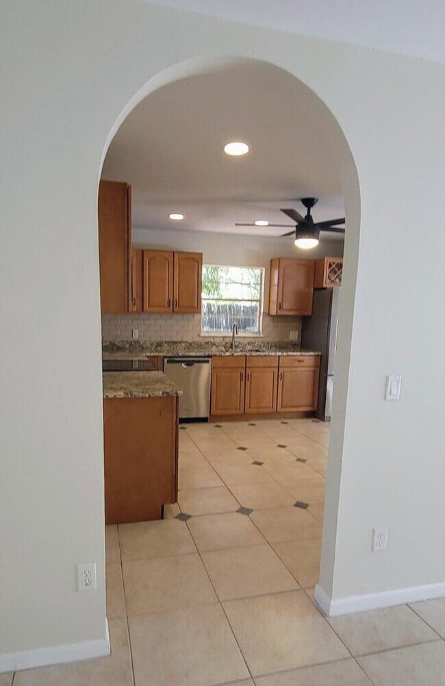 Foto del edificio - 928 NE Maranta Terrado