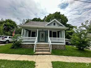 Building Photo - 408 W Walnut St