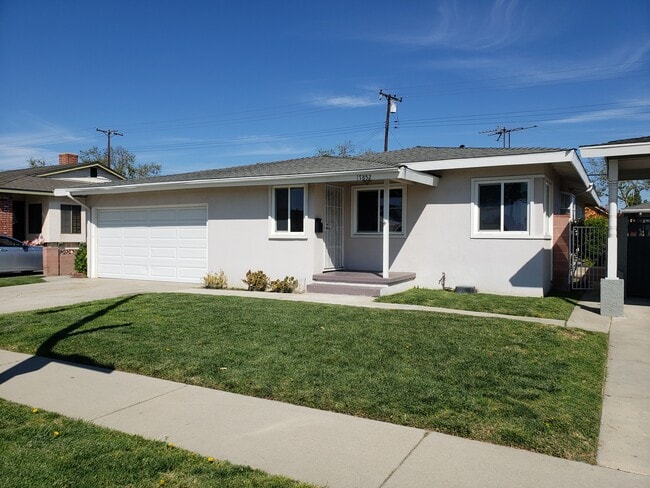 Building Photo - 17852 Balfern Ave