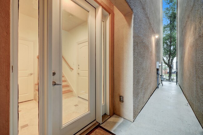 Foto del edificio - 1805 Arbor St