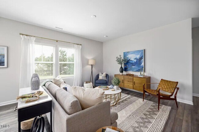 Foto del edificio - 713 Hough Pond Ln