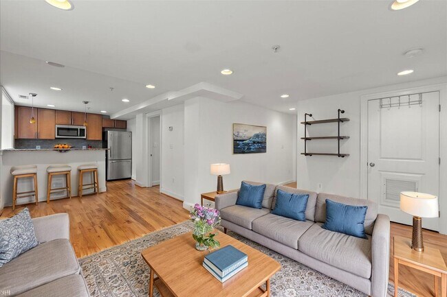 Foto del edificio - 739 Newton Pl NW