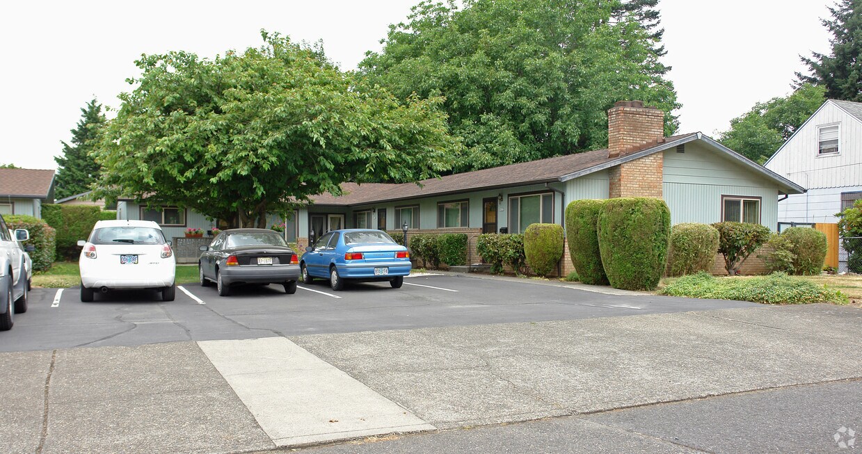 Foto principal - 9009-9015 Northeast Oregon Street