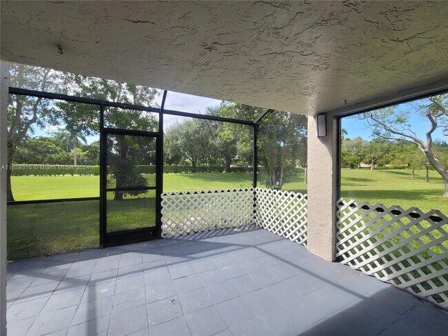 Foto del edificio - 651 Woodgate Ln