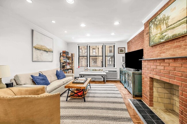 Photo - 250 W 15th St Apartment