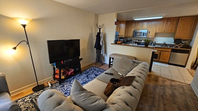 Foto del edificio - 1737 Bayview Heights Dr