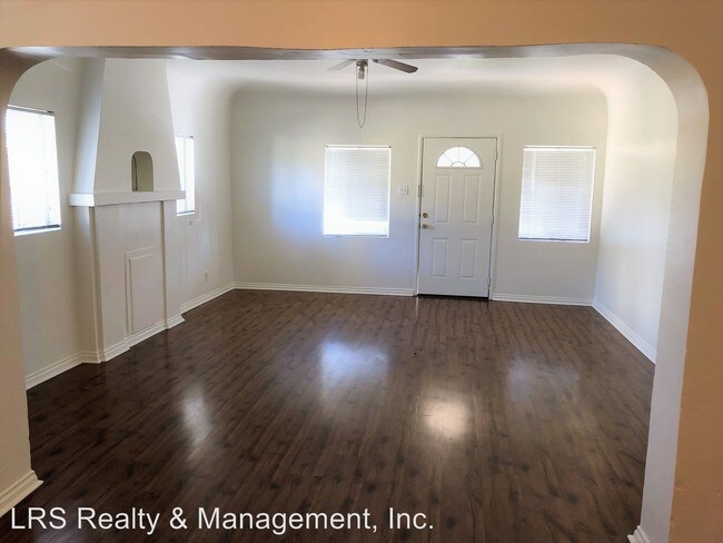 Foto del edificio - 4211-4213 Naomi Ave