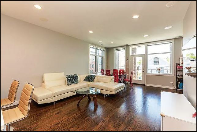 Foto del edificio - 2442 N Clybourn Ave