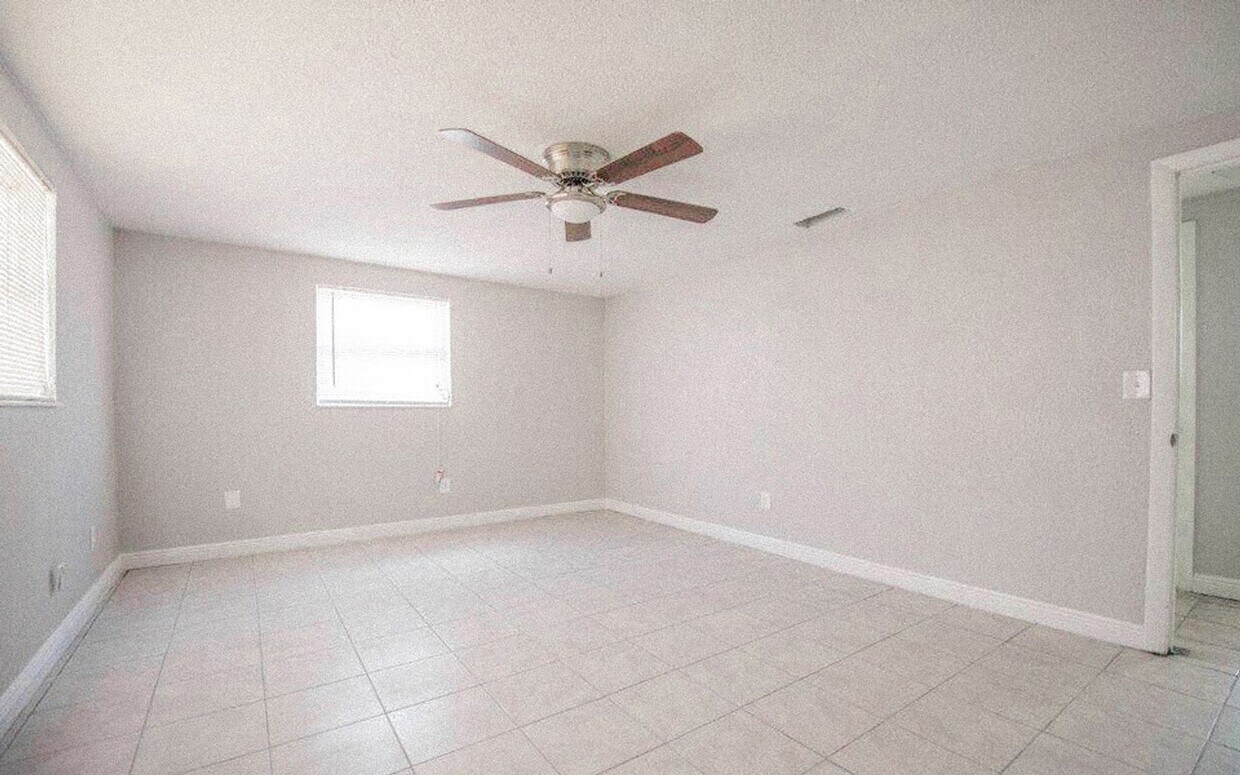 Primary Photo - 4/2 Single-family home, AVAILABLE NOW!