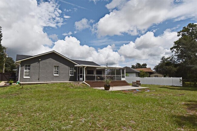 Building Photo - 302 Shadydale Ct