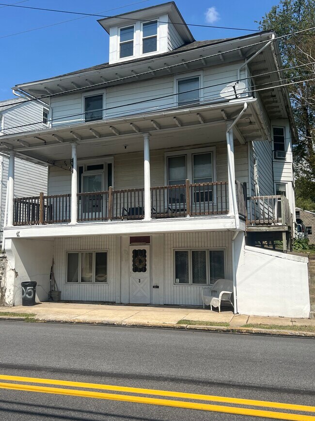 Building Photo - 3505 St Lawrence Ave