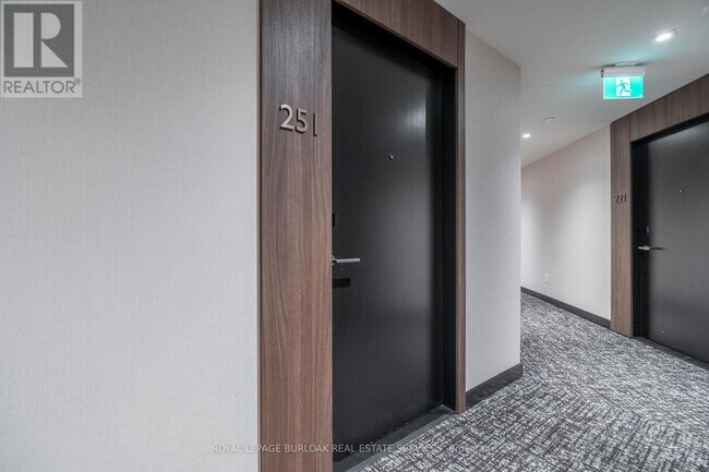 Photo du bâtiment - 2501 Saw Whet Blvd.