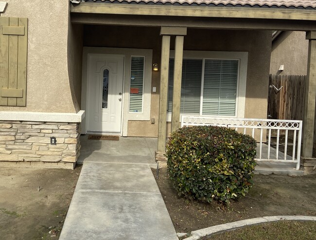 Foto del edificio - Spacious 4 Bedroom House