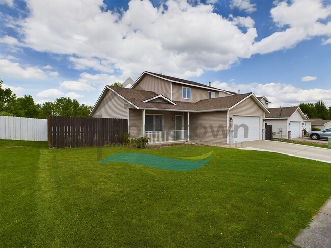 Building Photo - $200 Off Your First Month’s Rent on This S...