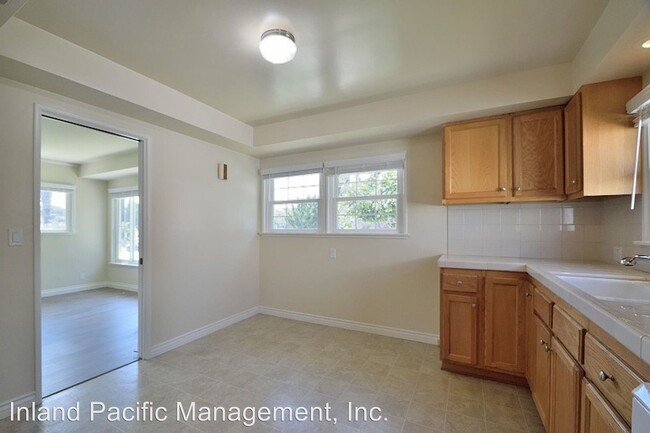 Building Photo - 2 br, 1 bath Apartment - 1408 Cota Ave
