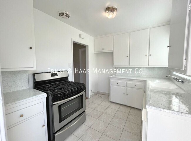 Foto del edificio - 510 Roycroft Ave