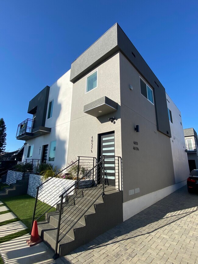 Building Photo - 4657 Pickford St