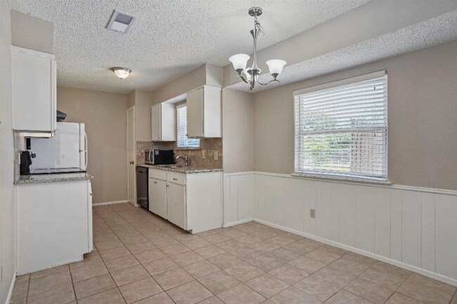 Building Photo - 5645 Macgregor Dr