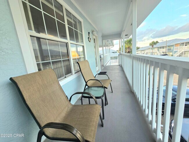 Foto del edificio - 17642 Front Beach Rd