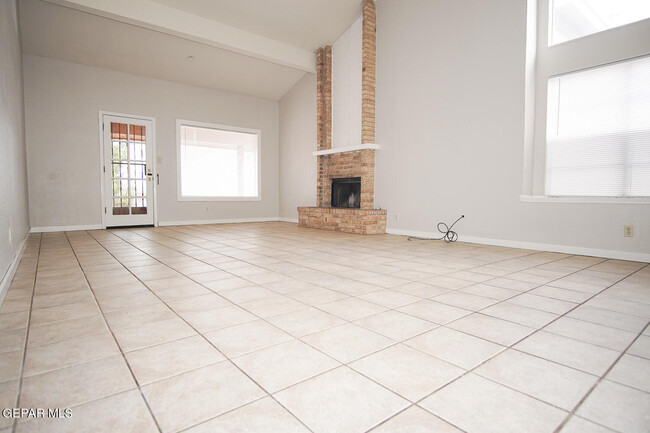Building Photo - 681 Bristol Dr