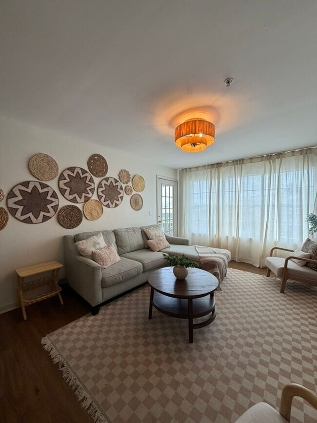 Foto del edificio - Furnished 3 Bedroom, 2 Bath Condo In Indian Lake!