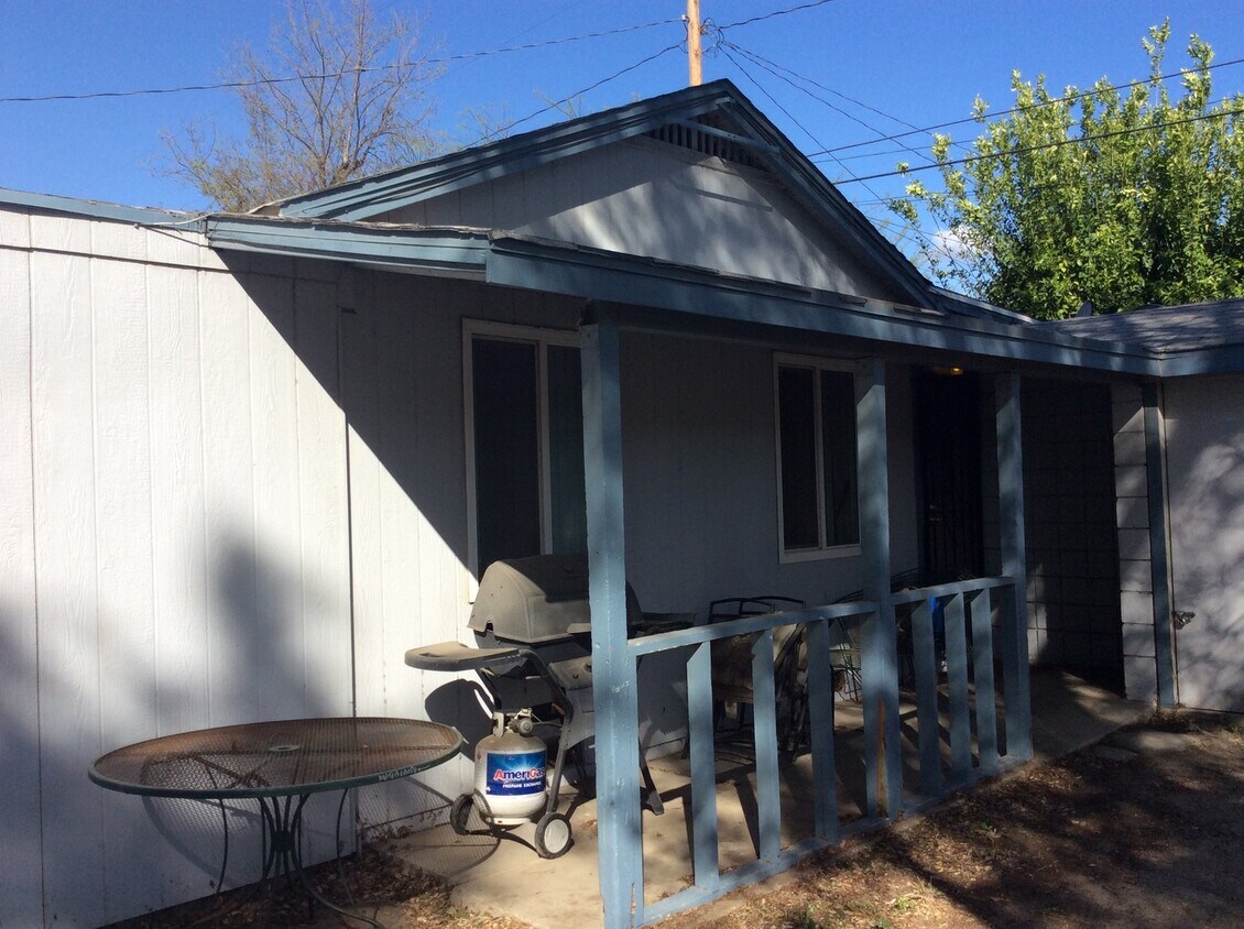 Foto del edificio - 4006 Mennes Ave