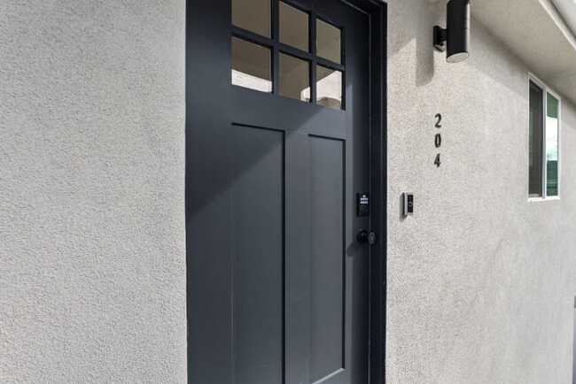 Foto del edificio - 232 N Hollywood Way