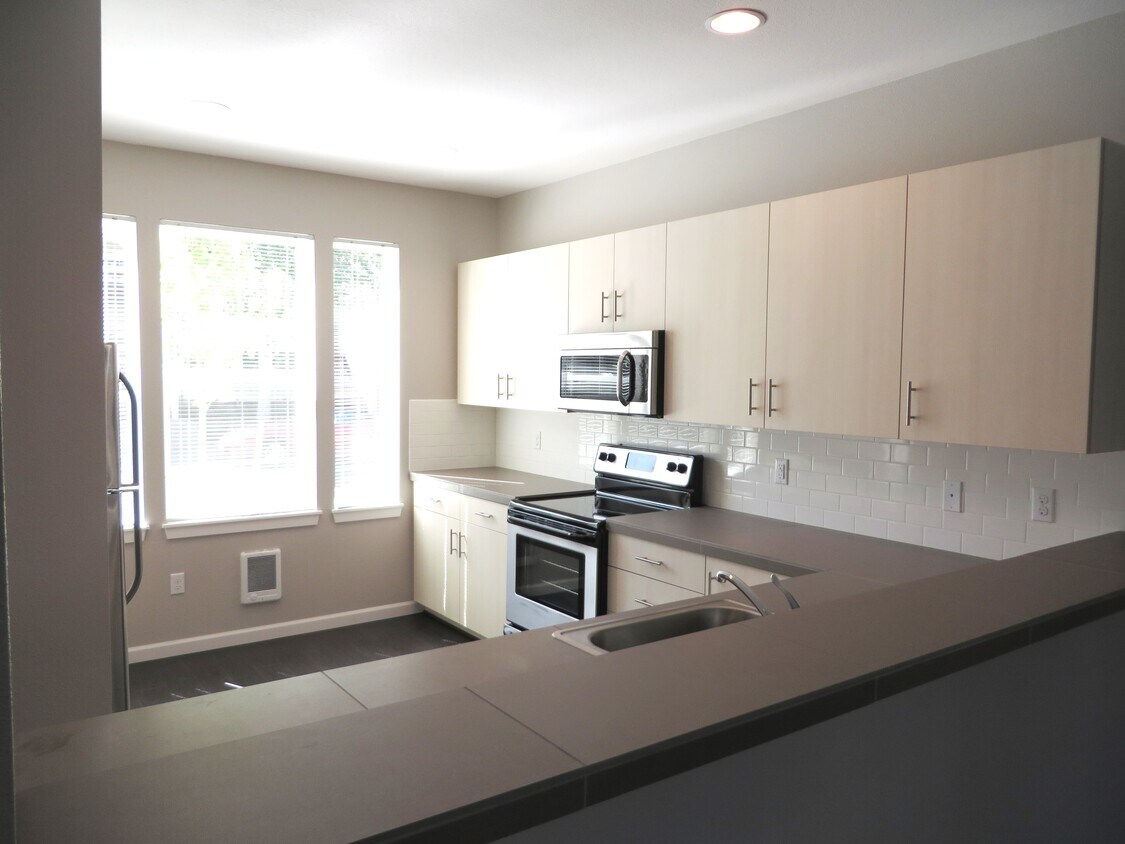 Primary Photo - 1110 SW 160th Ave