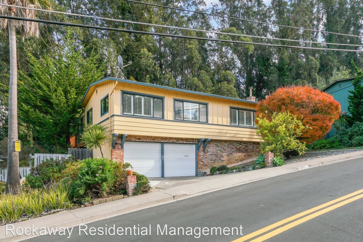 Primary Photo - 4 br, 2 bath House - 1115 CRESPI DR.