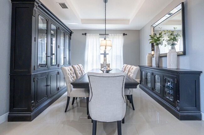 Foto del edificio - 8950 Lakeview Pl