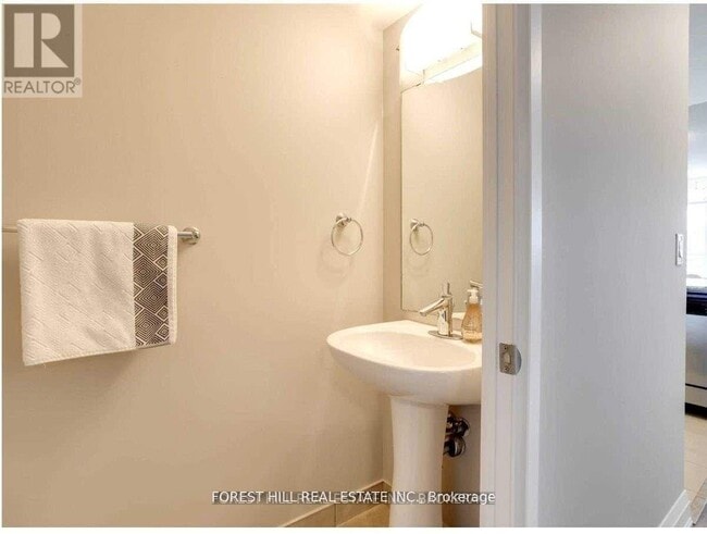 Building Photo - 20 N Park Rd