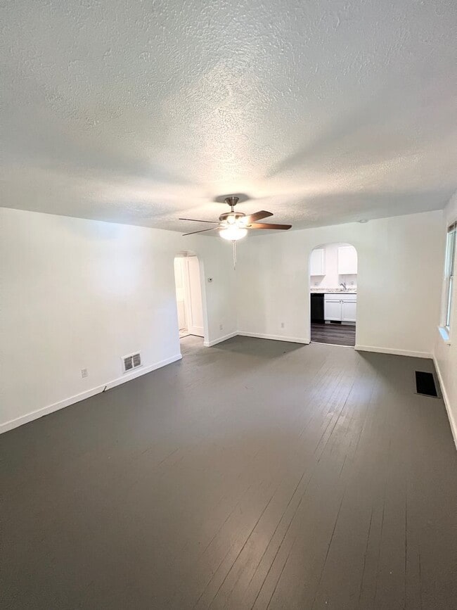 Building Photo - Newly Renovated 2 Bedroom 1 Bathroom in Verona- Garage and Stainless Appliances