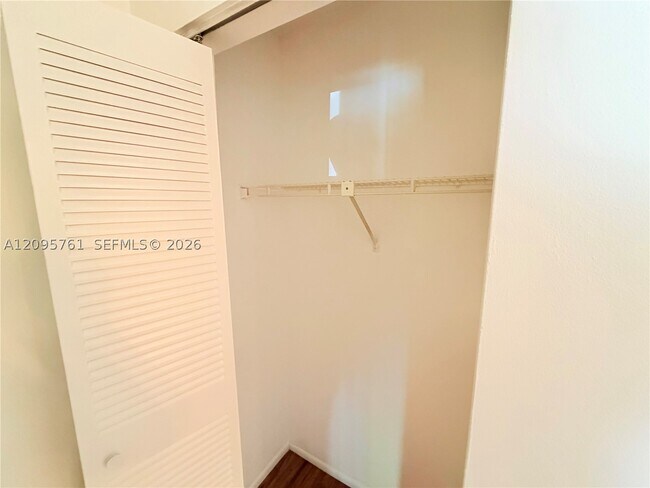 Foto del edificio - 3500 Gateway Dr