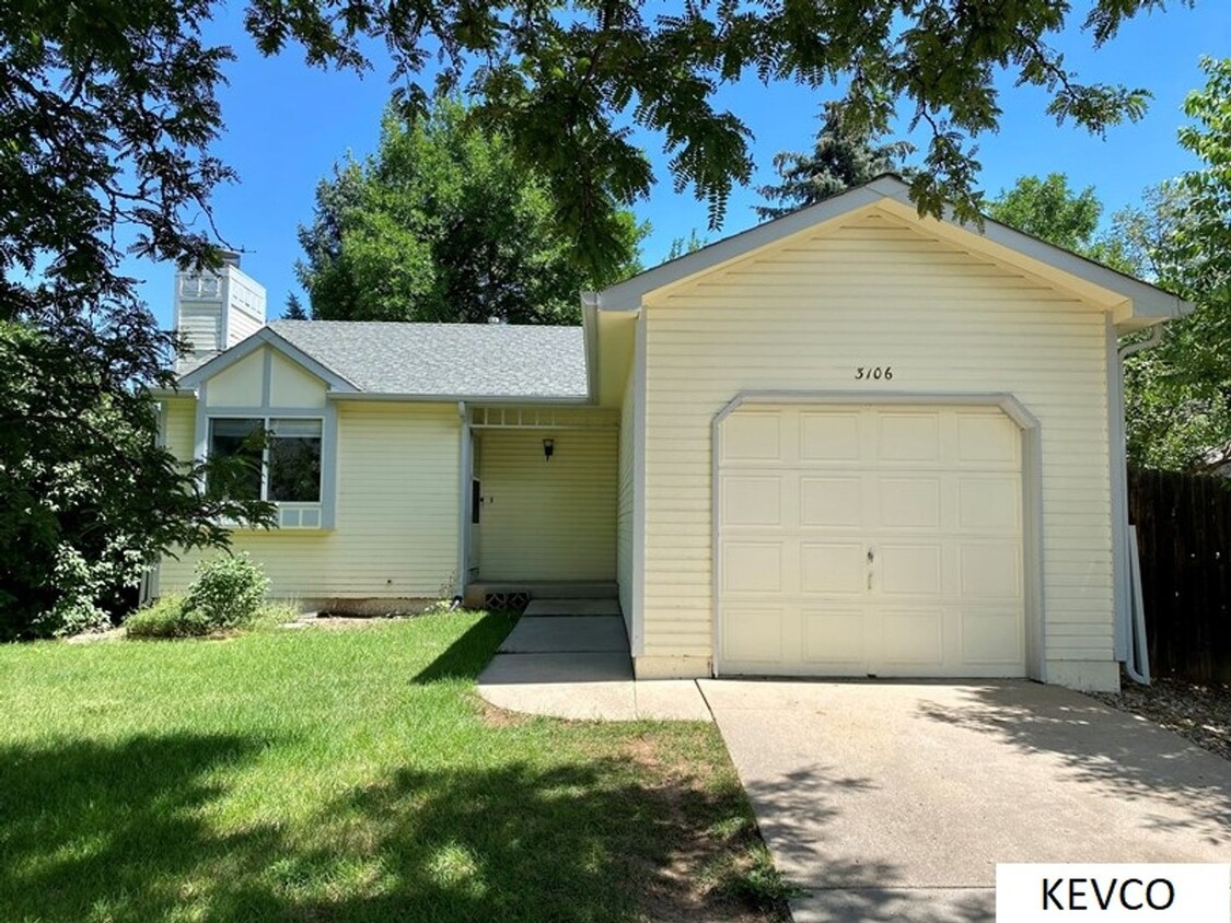 Primary Photo - Huge House, Perfect Layout for Roommates!