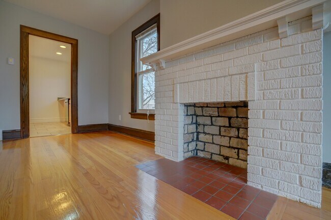 Building Photo - 416 Chamberlain Ave