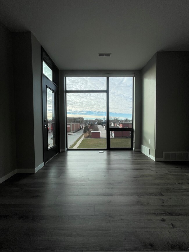 309-1 Living room with a view - 901 Main