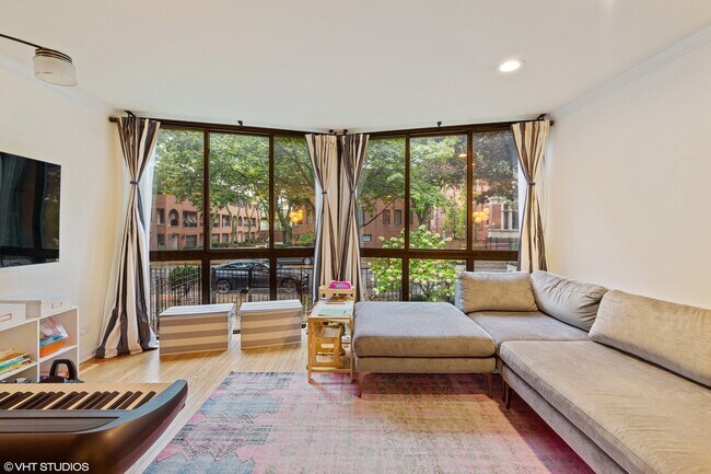 Foto del edificio - 1649 N Burling St