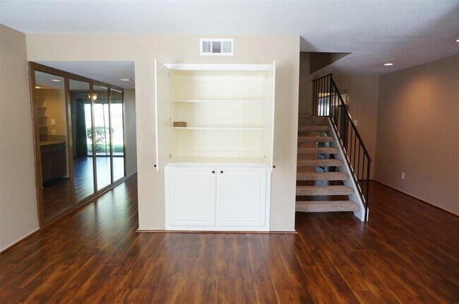 Building Photo - 14911 Wunderlich Dr