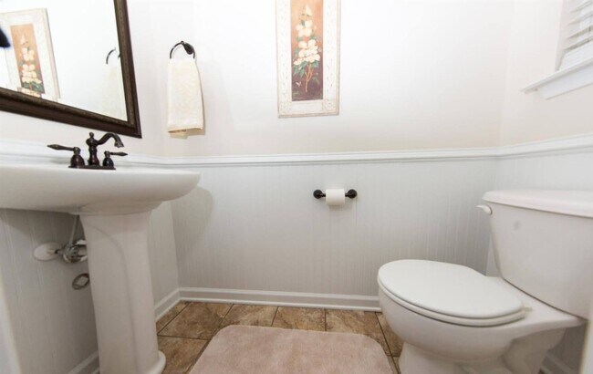 Building Photo - 2 Bedroom Townhome in Campbell County