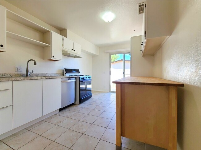 Foto del edificio - 12694 Valley View St